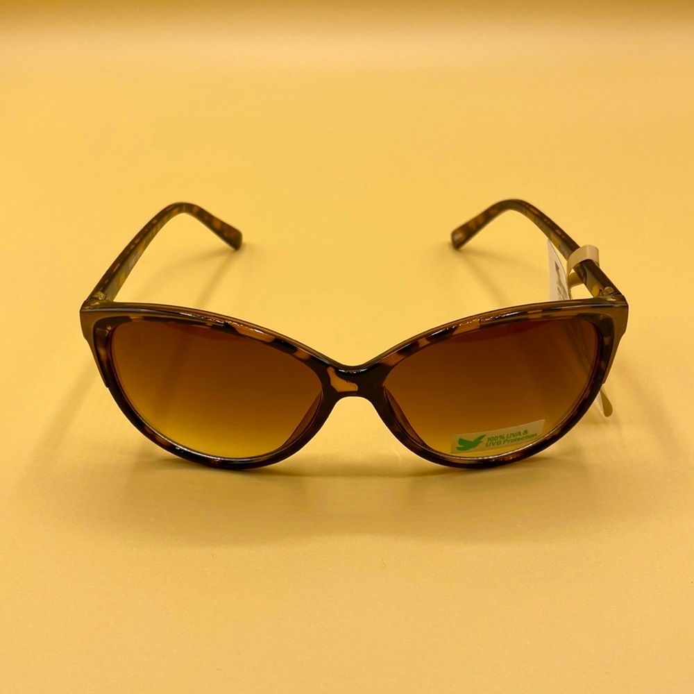 Selena Gomez Tortoise Dream Out Loud Fashion Sunglasses NWT